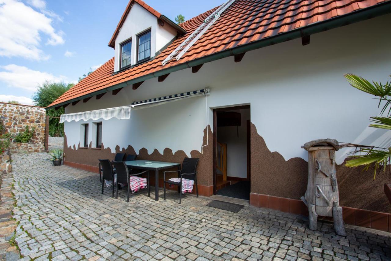 Hajovna Hnevnice Bagian luar foto